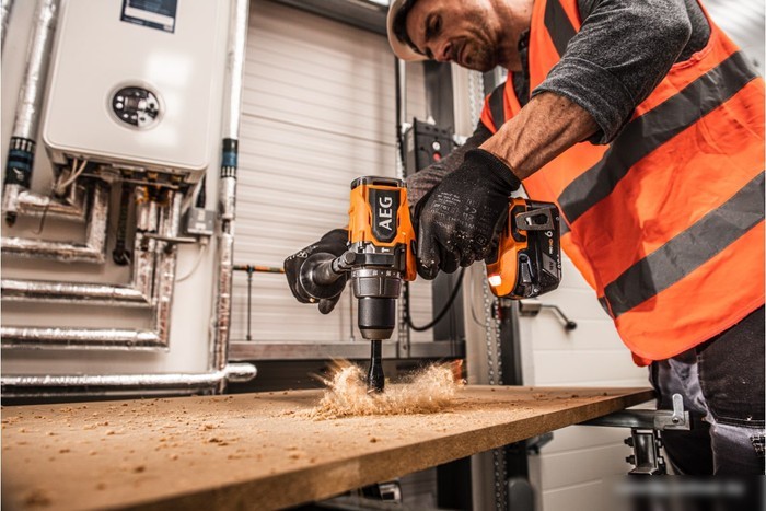 Ударная дрель-шуруповерт AEG Powertools BSB 18BL2-602K 4935481043 (с 2-мя АКБ, кейс)