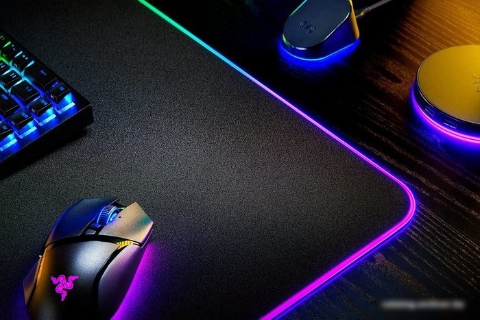 Коврик для стола Razer Strider Chroma