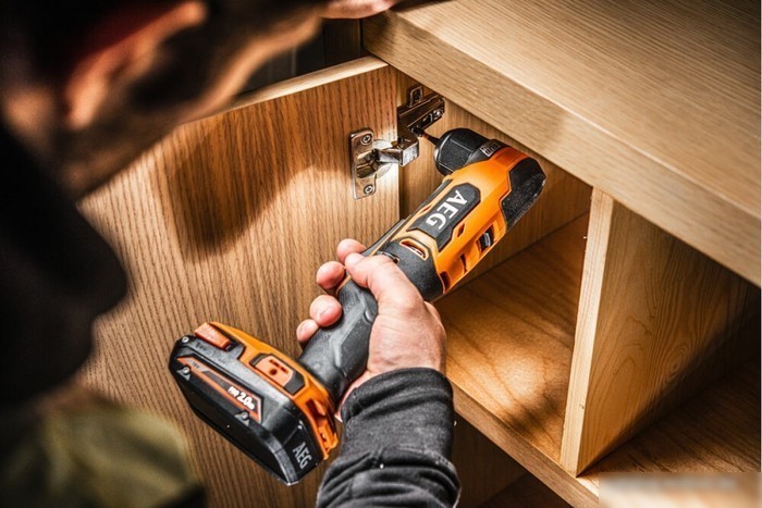Дрель-шуруповерт AEG Powertools BS18SRABL-0 4935480055 (без АКБ)