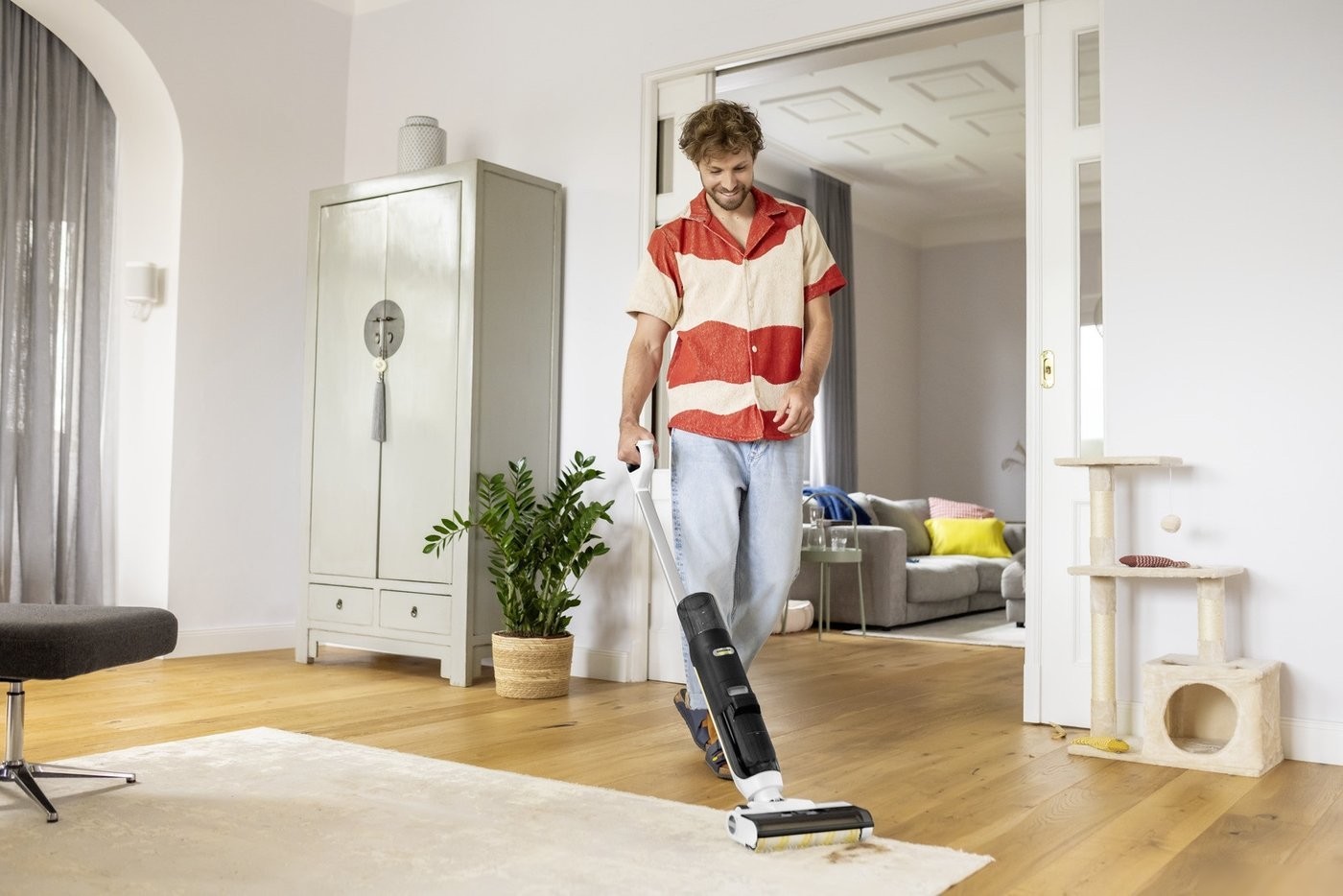 Вертикальный моющий пылесос Karcher FCV 3 1.056-122.0