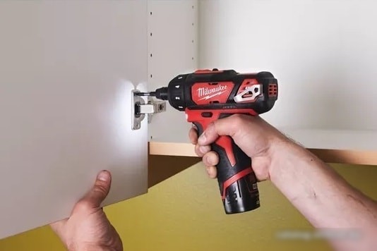Дрель-шуруповерт Milwaukee M12 BD-202C 4933441900 (с 2-мя АКБ, кейс)