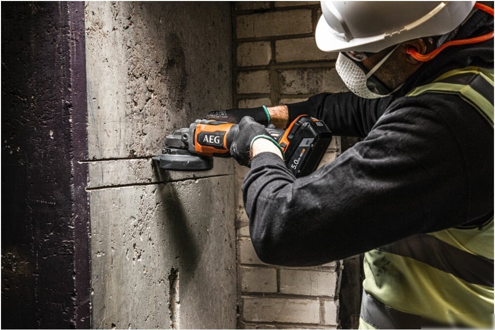 Угловая шлифмашина AEG Powertools BEWS18-115BLPX2-0 4935480856 (без АКБ)