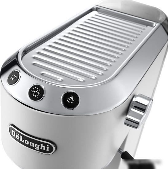 Рожковая помповая кофеварка DeLonghi Dedica EC 685.W