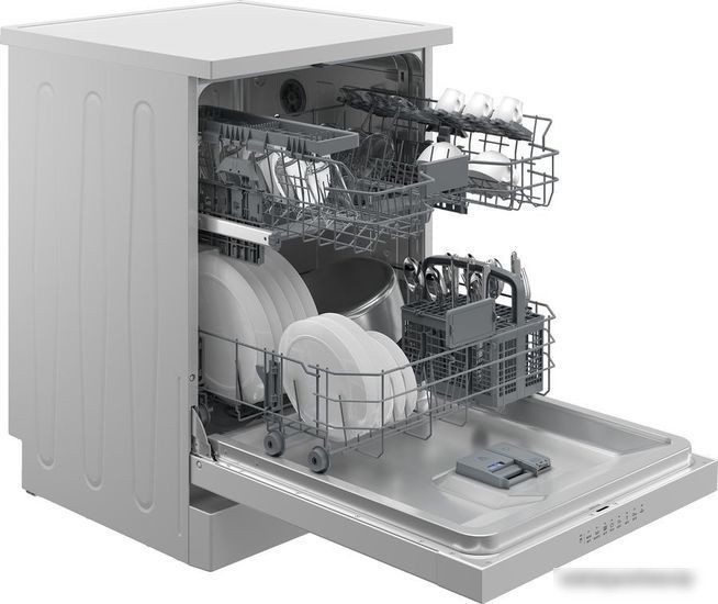 Отдельностоящая посудомоечная машина Hotpoint-Ariston HF 4C86
