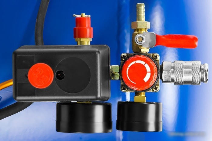 Компрессор Зубр ЗКПМ-440-100-Р-2.2
