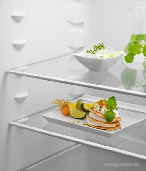 Холодильник Electrolux LND5FE18S