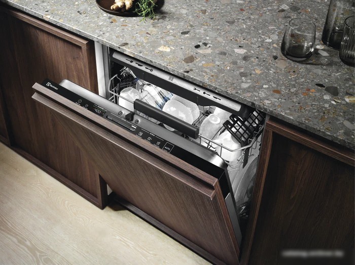 Встраиваемая посудомоечная машина Electrolux EEM69310L
