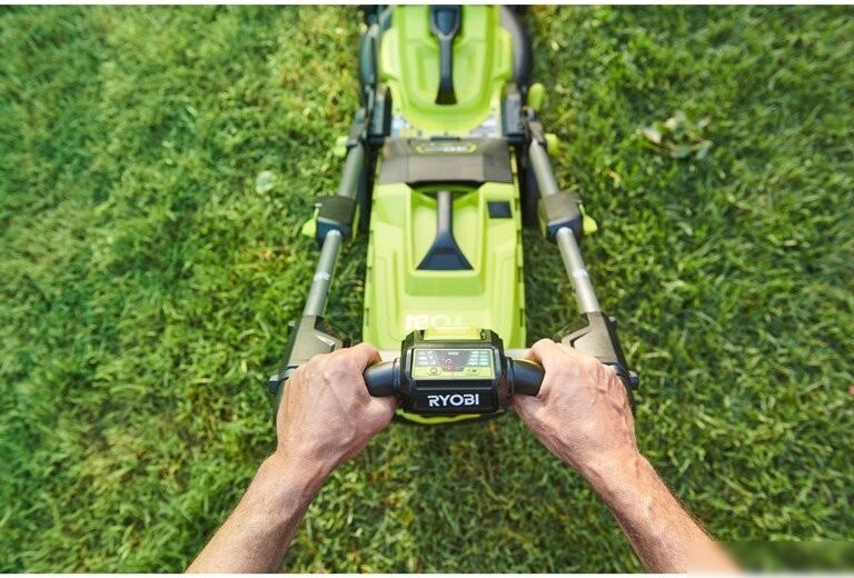 Газонокосилка Ryobi RY18LMX40B-240 (с 2-мя АКБ)