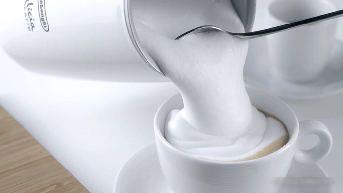 Автоматический вспениватель молока DeLonghi Alicia Белый [EMF2.W]