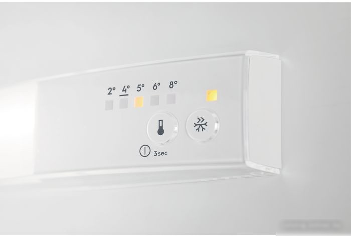 Мини-холодильник Electrolux LFB3AE82R