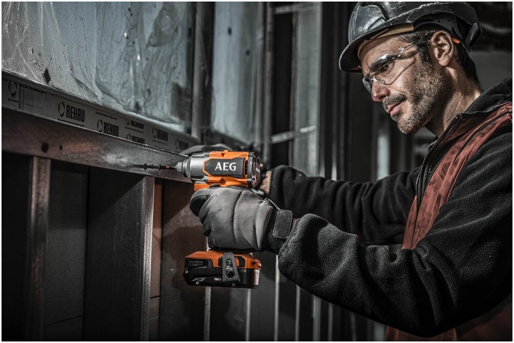 Винтоверт AEG Powertools BSS 18C3B3-0 4935478940 (без АКБ)