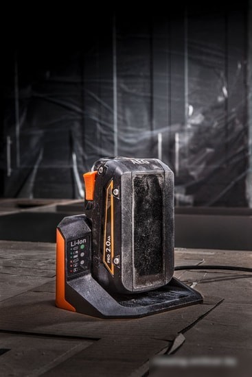 Аккумулятор с зарядным устройством AEG Powertools SET L1840S 4935478933 (18В/4 Ah + 18В)