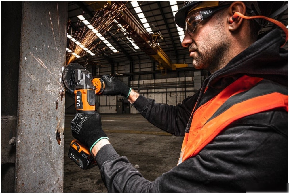 Угловая шлифмашина AEG Powertools BEWS18-115BLPX2-0 4935480856 (без АКБ)