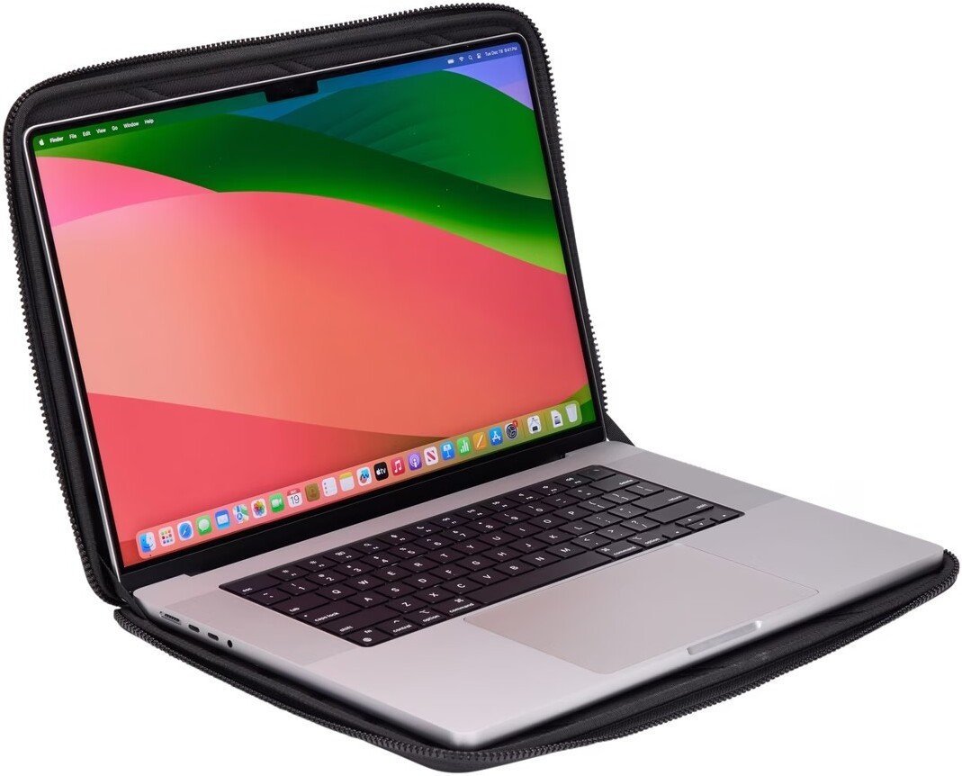 Чехол Thule Gauntlet MacBook Pro Sleeve 16 TGSE2557 (черный)