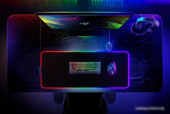 Коврик для стола Razer Strider Chroma
