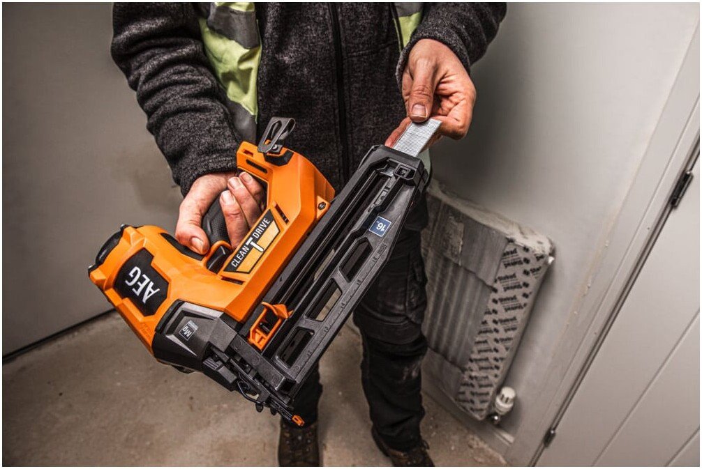 Гвоздезабиватель AEG Powertools B18BN16-0 4935498189 (без АКБ)