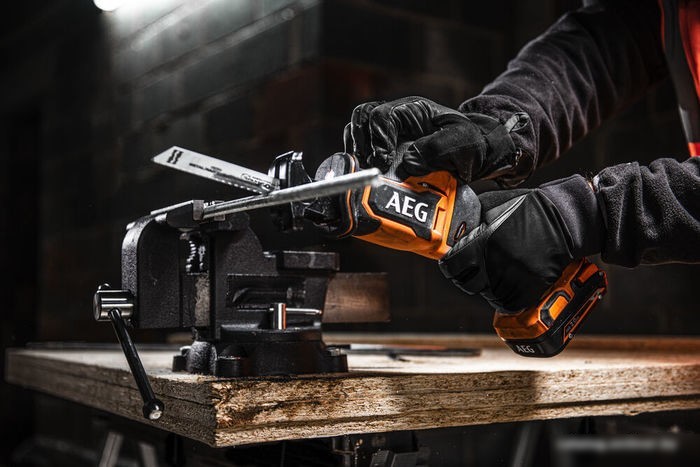 Сабельная пила AEG Powertools BUS18SBL-0 4935479662 (без АКБ)