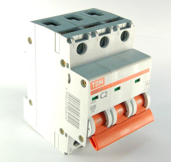 Выключатель автоматический TDM Electric ВА47-29 3Р 1А 4.5кА В SQ0206-0033
