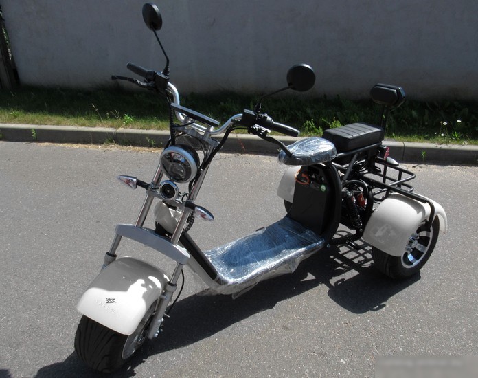 Электроскутер Yakama AP-H0003G (черный)