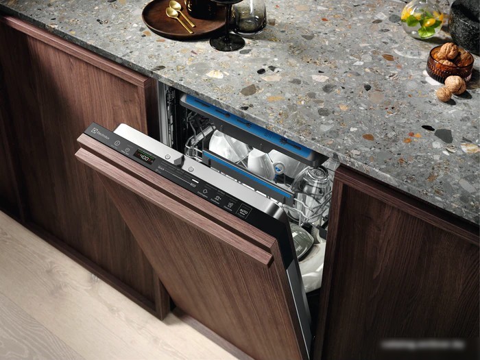 Встраиваемая посудомоечная машина Electrolux KEMC3211L