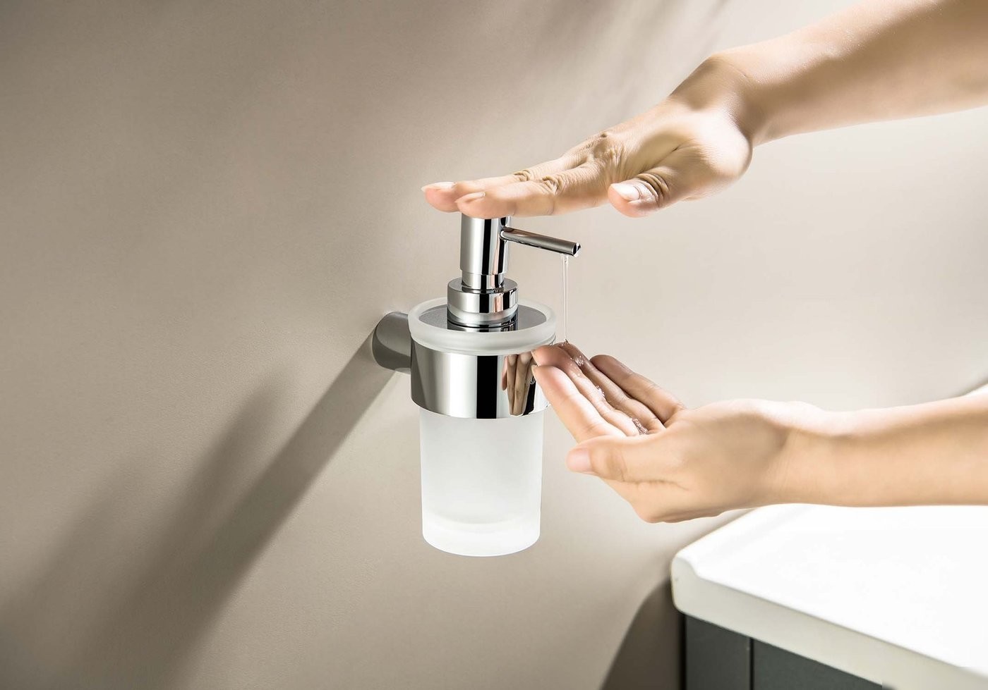 Дозатор для жидкого мыла Aquatek Лира AQ4405CR