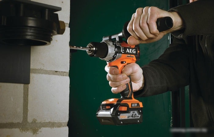 Ударный шуруповерт AEG Powertools BSB 18C2BL LI-402C 4935464097 (с 2-мя АКБ, кейс)