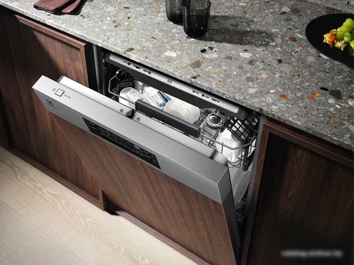 Встраиваемая посудомоечная машина Electrolux EEM69300IX
