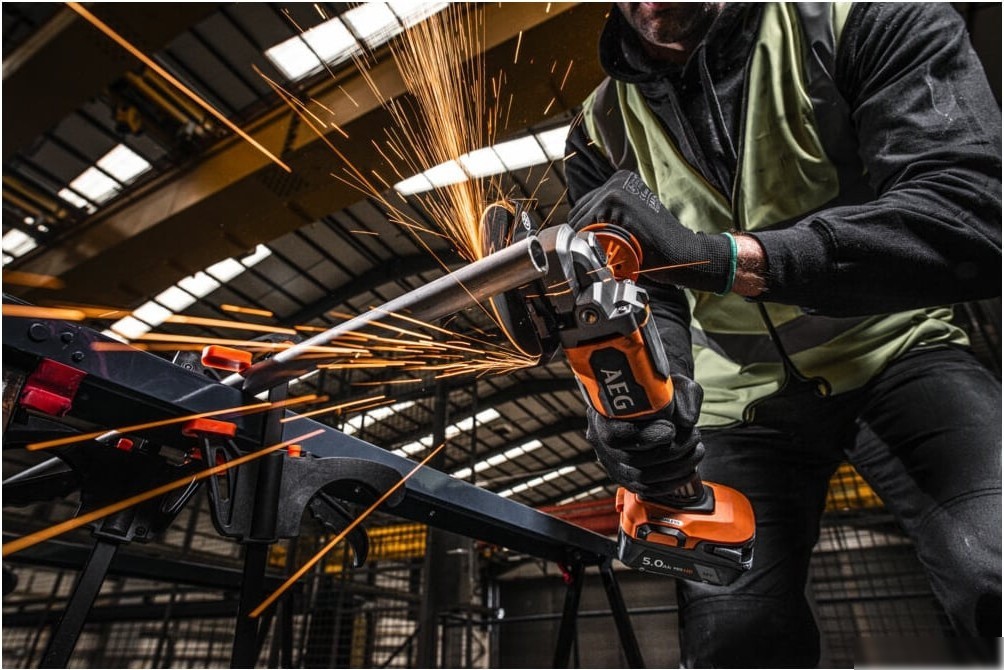 Угловая шлифмашина AEG Powertools BEWS18-115BLPX2-0 4935480856 (без АКБ)